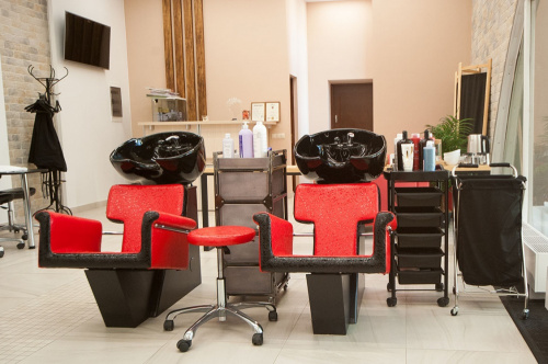 Мужской парикмахерский зал